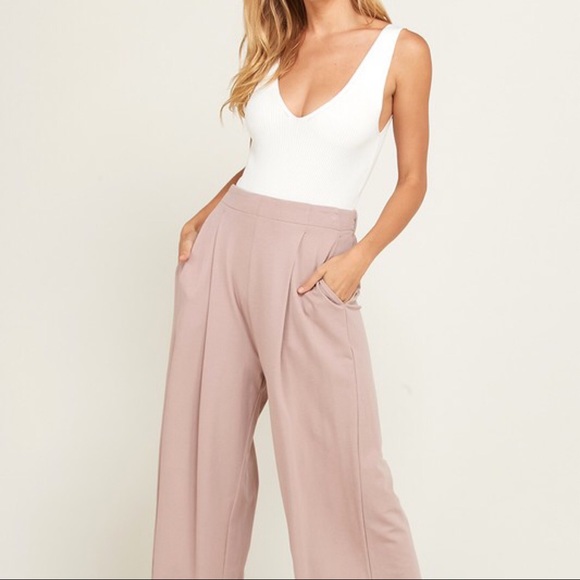 1 LEFT‼️ V-Neck Ribbed Bodysuit - Picture 4 of 5